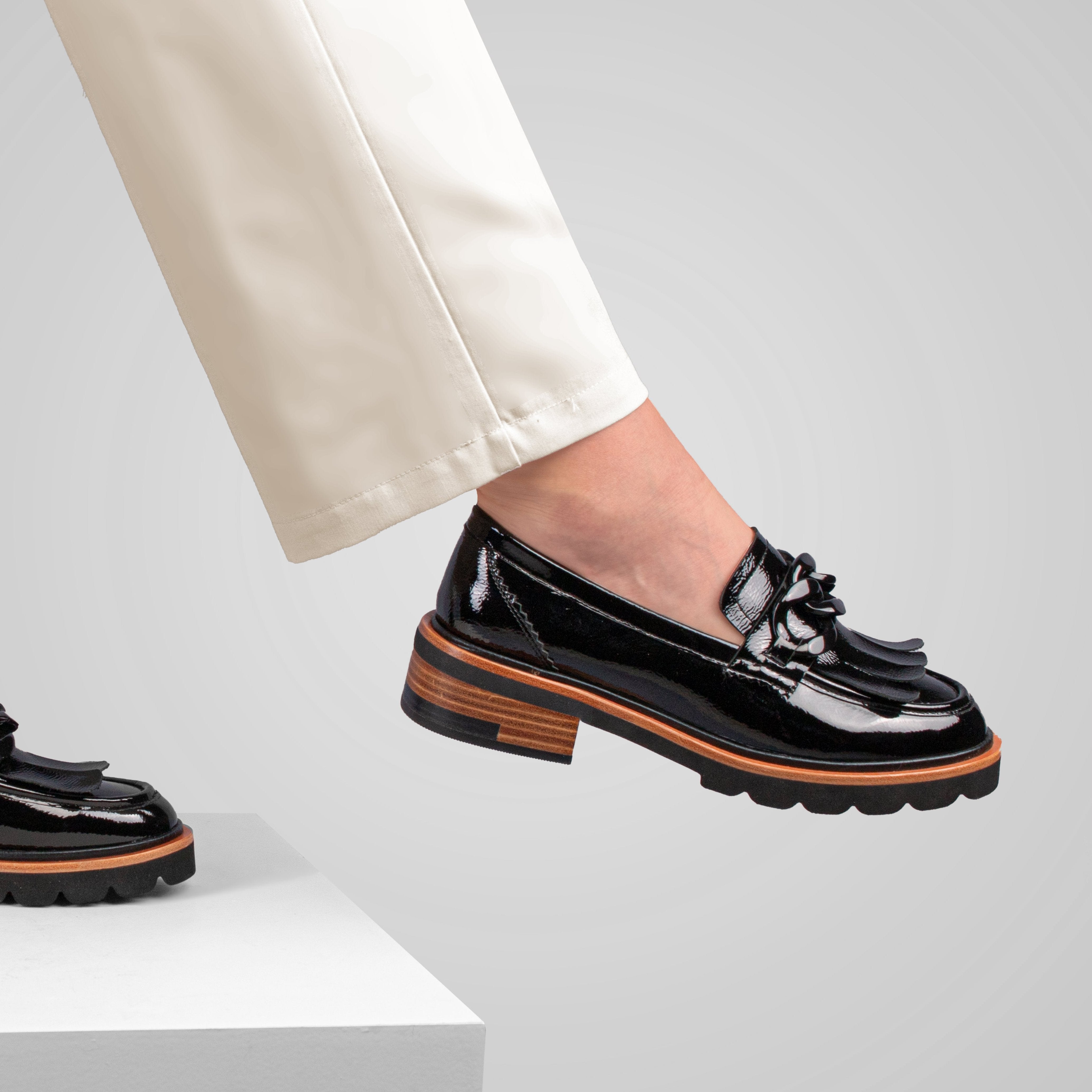 Mocassins noirs pour femmes 242-N10-01