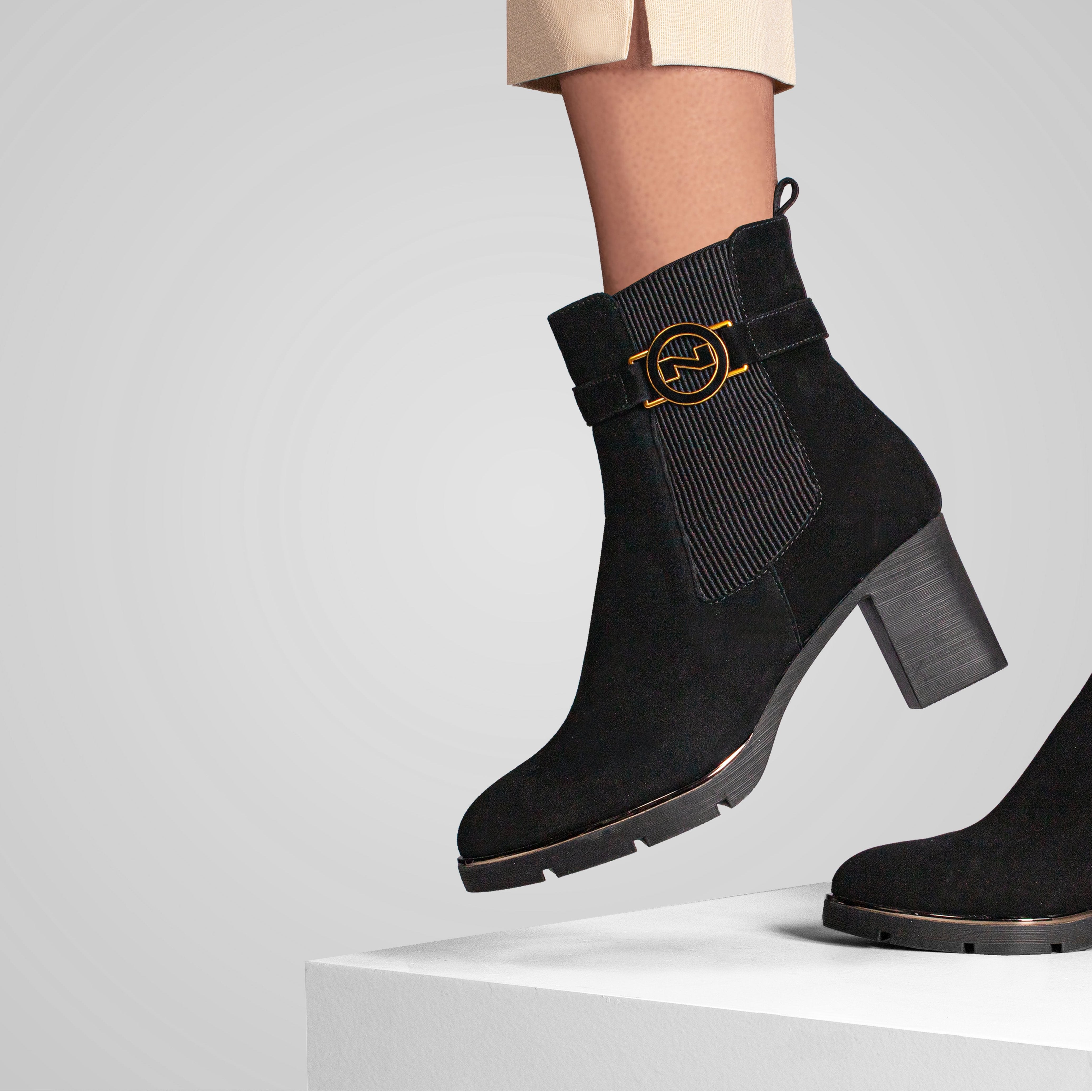 Women black Boots 242-N31-01