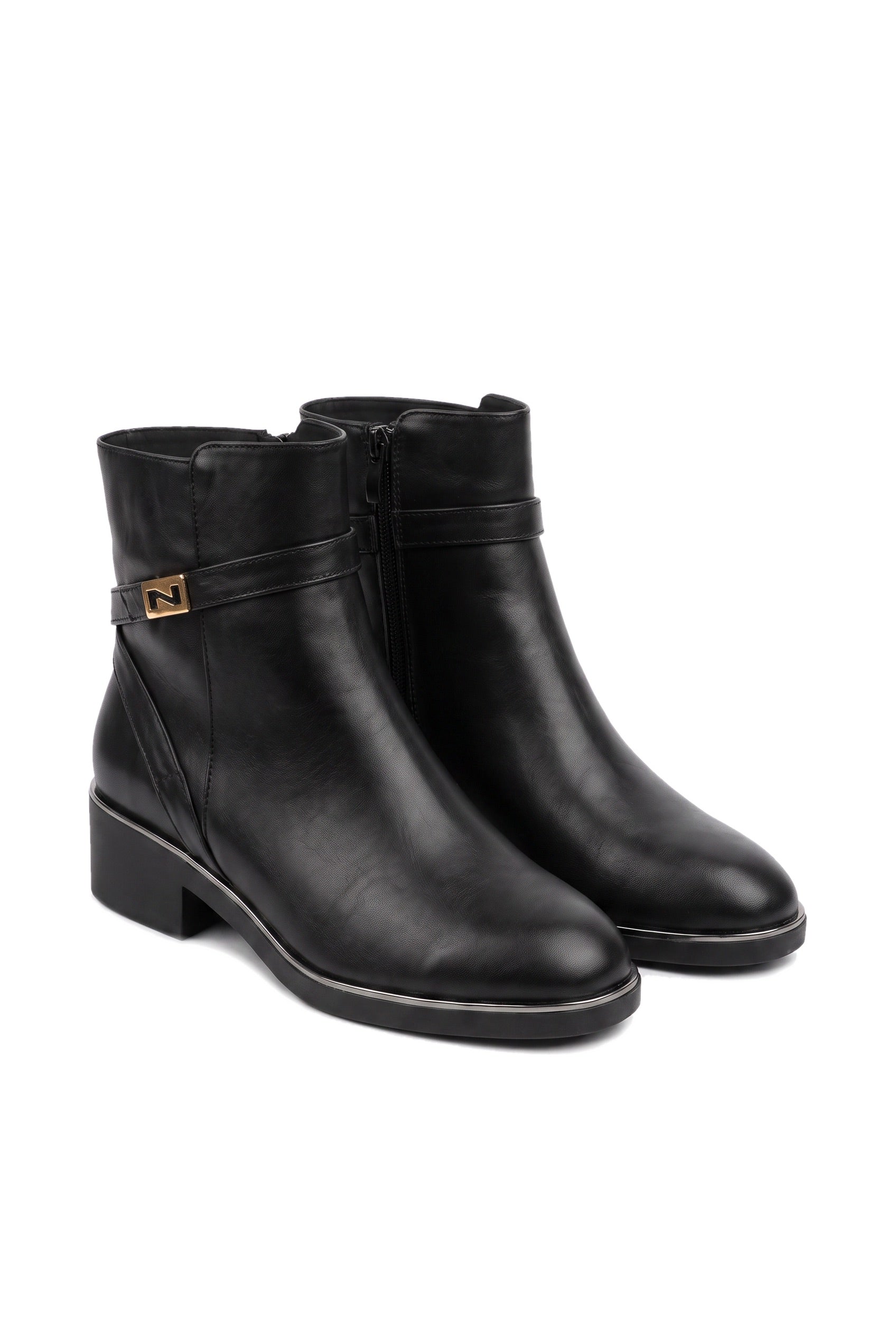 Nyra Finn Black