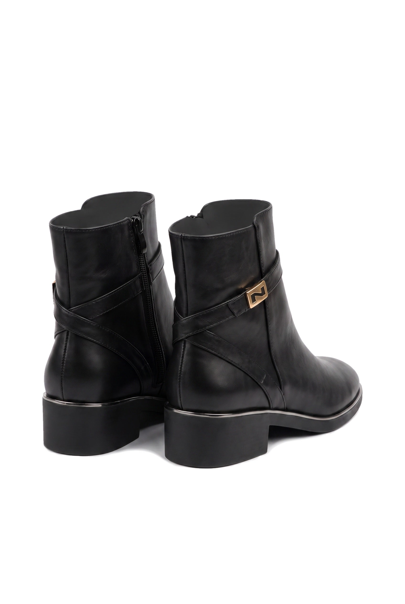 Nyra Finn Black