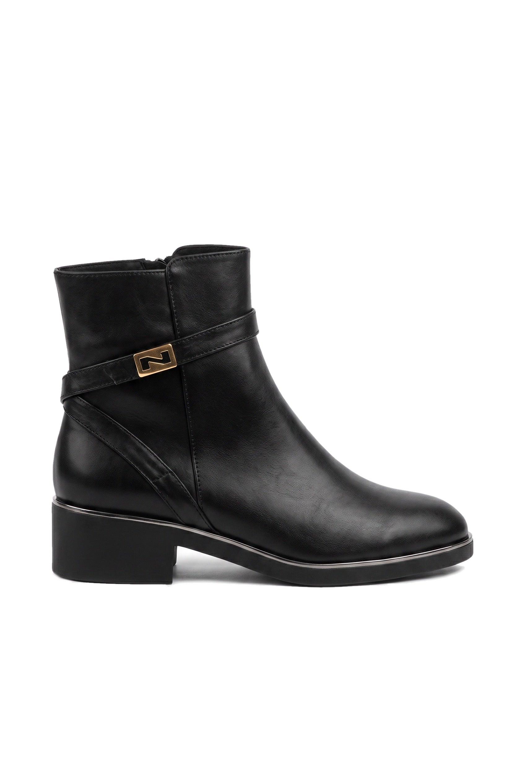 Nyra Finn Black